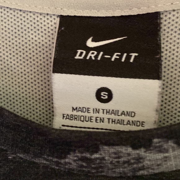 Nike dry fit lebron like new small - Picture 2 of 4